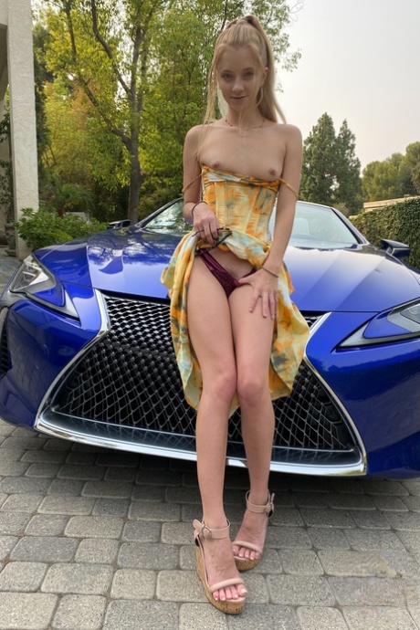 plochý hrudník teenager umělecký sex fotky
