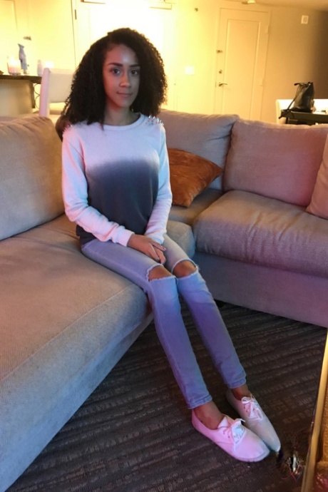 adolescente negra e magra nu livre imagens