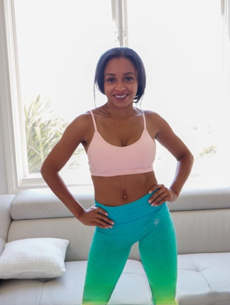 ebony yoga pants free porn pics