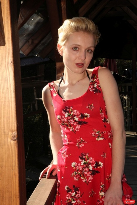 red lips hot naked photos