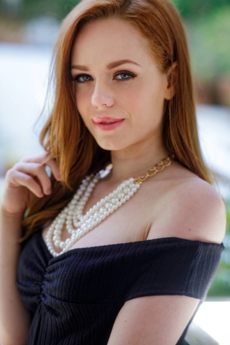 Ella Hughes sexy star pics