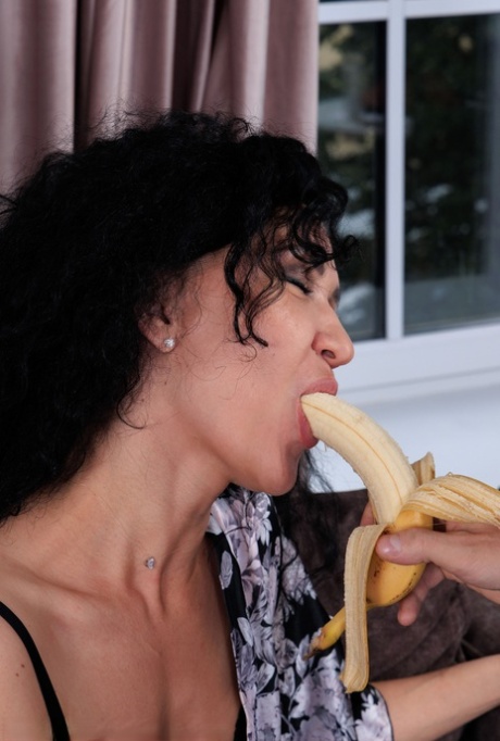 krøllete brunette erotisk gratis img