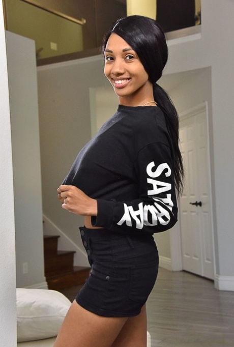 Alexis Avery porn model pictures