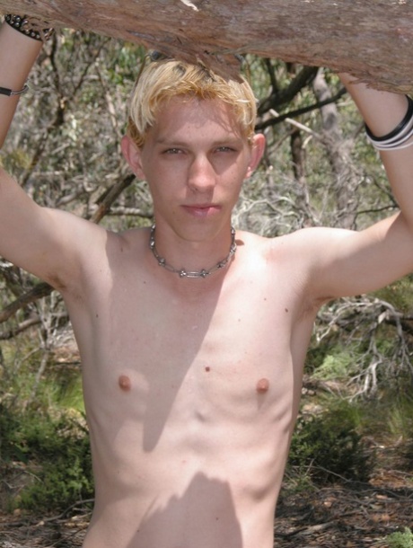 gay outdoor sexy nude pic