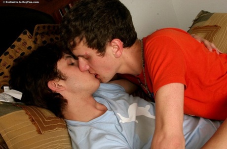 gay kissing hot porn photos