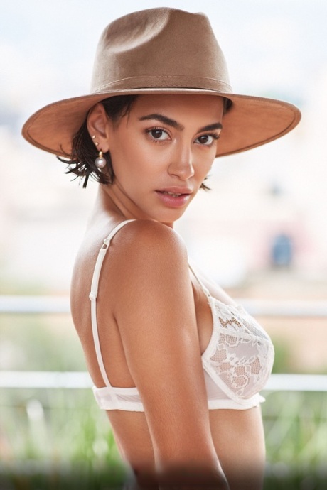 bruna con capelli corti il migliore foto