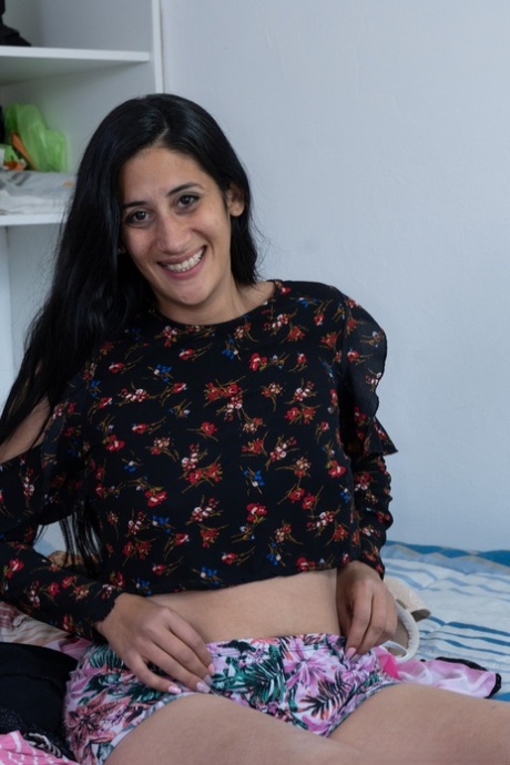 amateur latina nude pics
