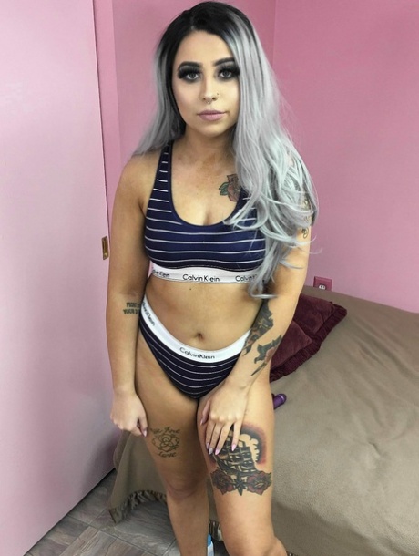 Mia Kay naked model photo