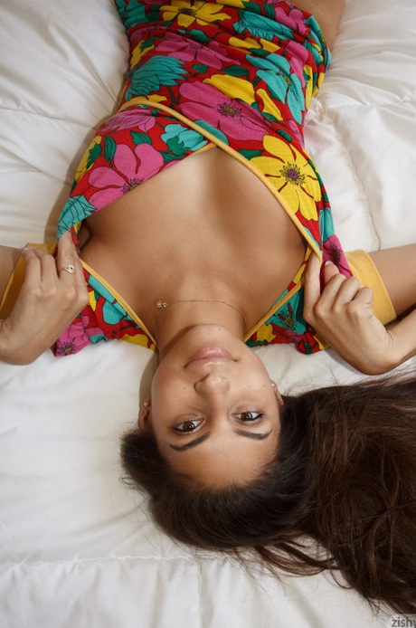 adolescente latina magra porno imagens