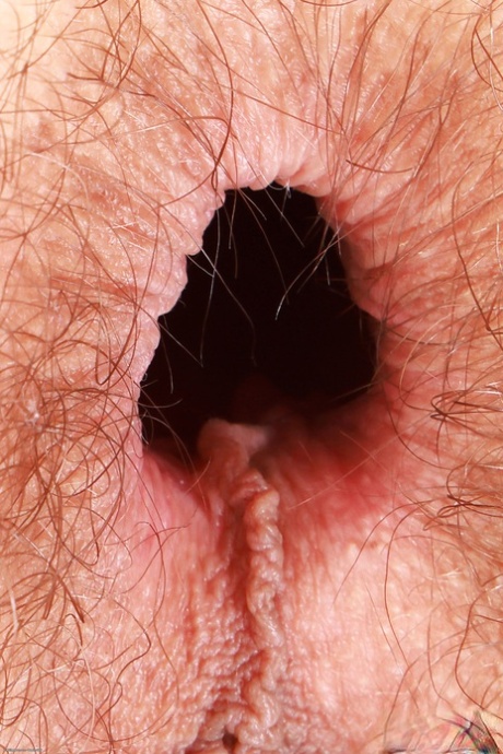 ragazza anale sopra nudo immagine