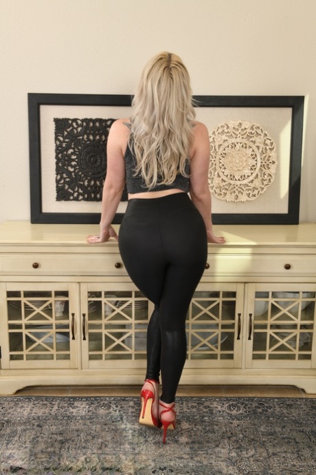 yoga pants free sex image