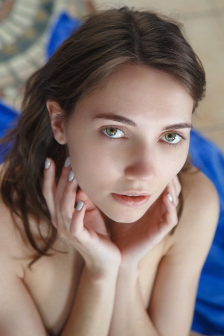 gozada em peitos naturais lindo grátis foto
