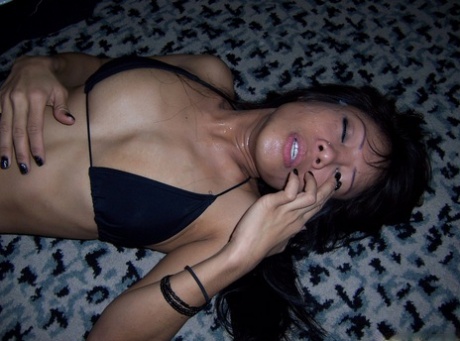 成熟黑檀木阴部 藝術色情 圖片