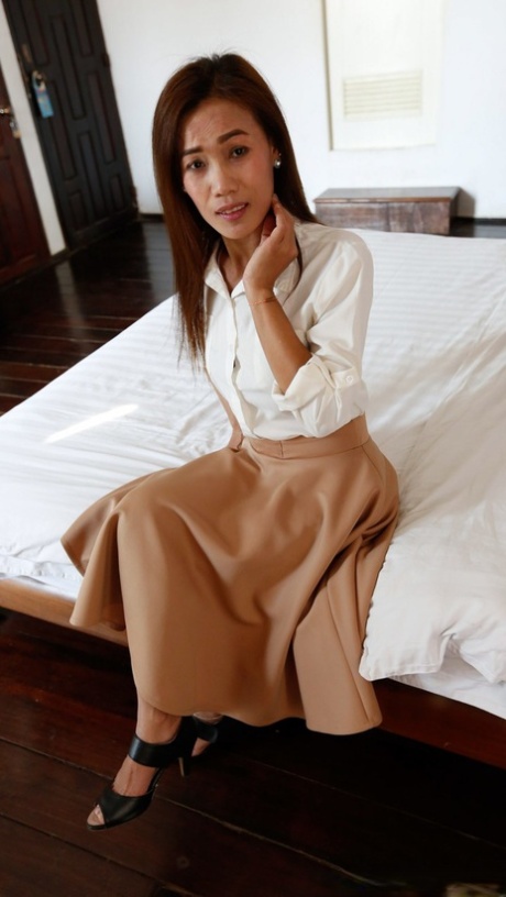 mini skirt milf xxx photos