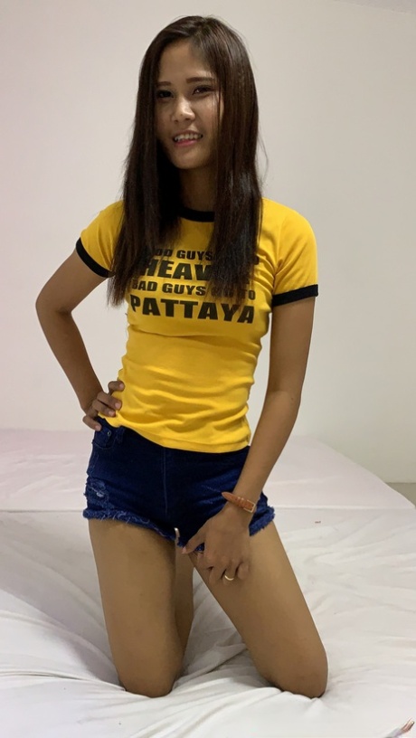 petite asian naked photos
