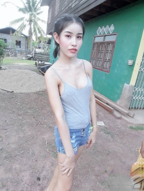 pequeña travesti xxx desnudo foto