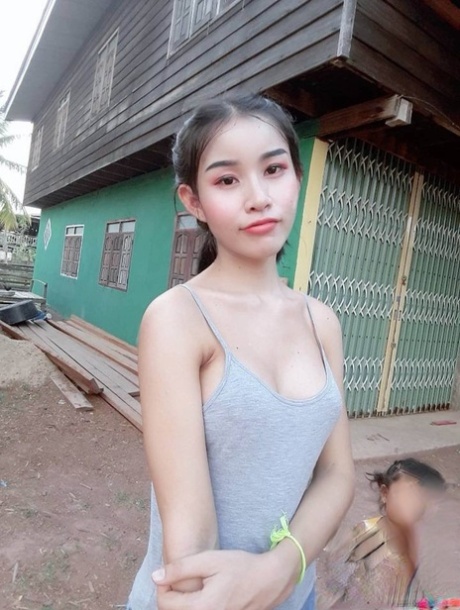 kleiner Ladyboy perfekte xxx fotos