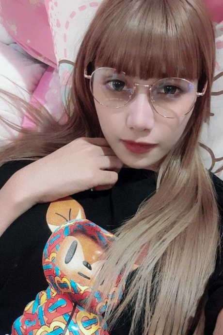 pequena travesti muito adulto galeria