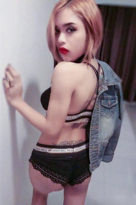 ladyboy Giovane porno galleria