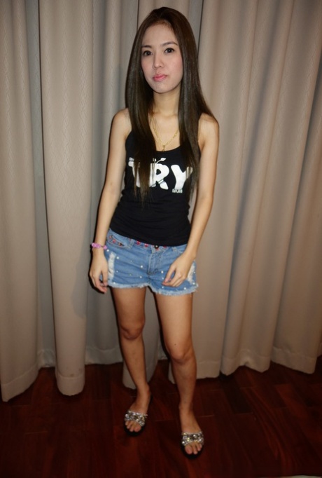 dünne Teenager-POV xxx nackten bild