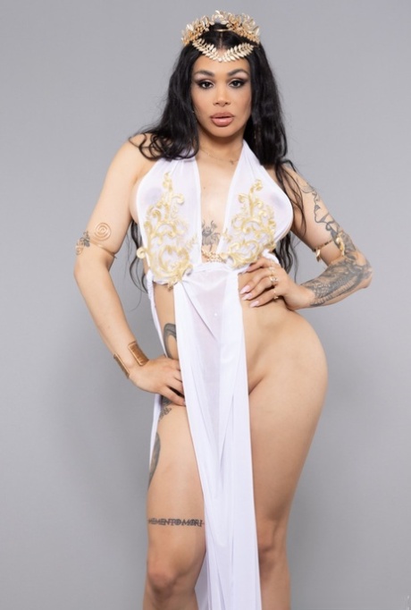 Eva Maxim beautiful star pics