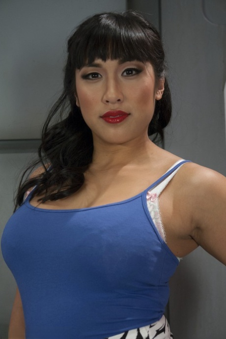 Mia Li star erotic image