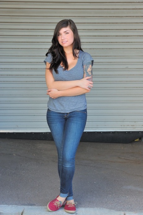 en topless en jeans perfecto agradable fotos