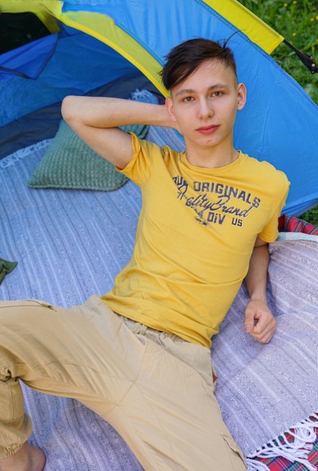 gay outdoor nude pic