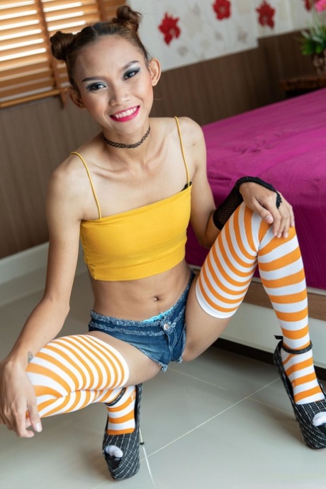 pantalones cortos ajustados hd desnudo foto