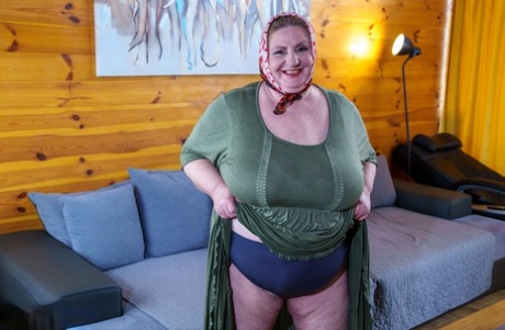 granny upskirt porno pics