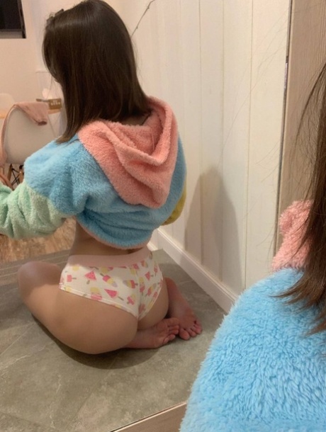 teen mirror hot nude archive