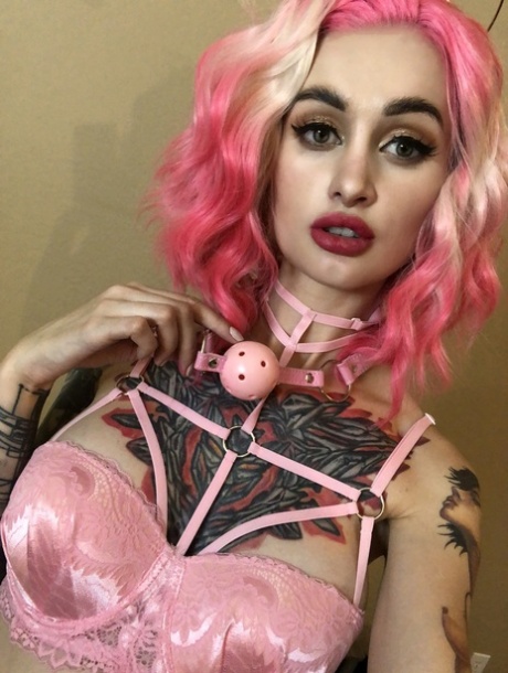 capelli rosa sesso nudo Immagine
