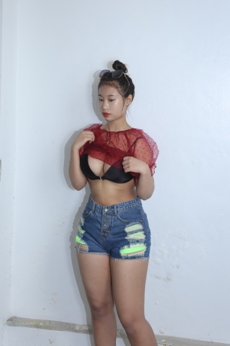 asiatische Ausziehen top exklusive bilder