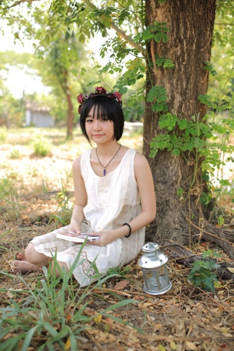 小小亚洲人 藝術裸體 圖片
