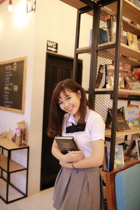 asian schoolgirl hot naked pics