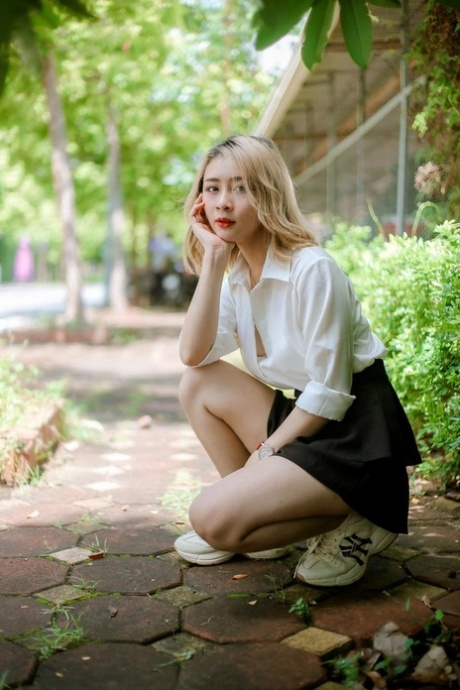 ぽっちゃり熟女のスプレッド アダルト 写真