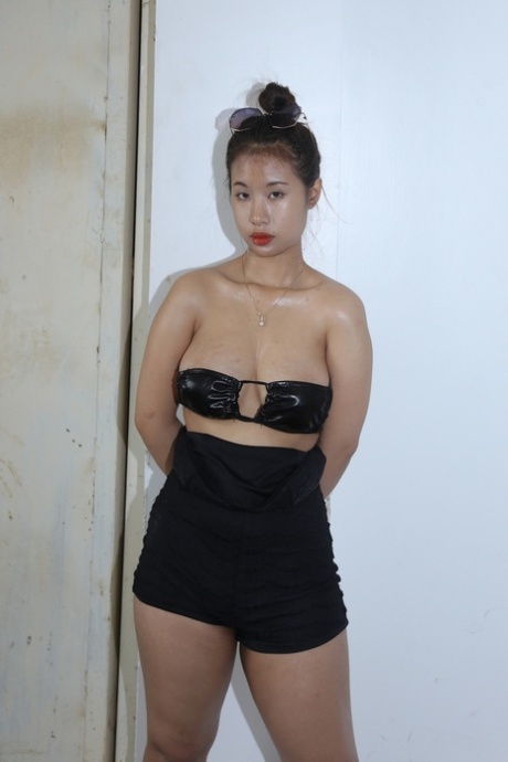 asijské dospívající velká prsa xxx vysoká kvalita galerie