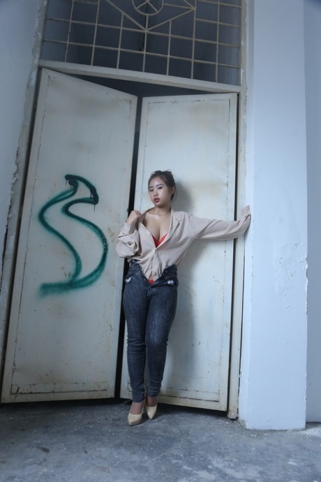 petite asian sexy nude image