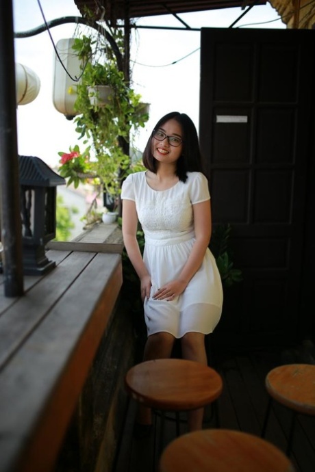 亚洲服饰 性感裸體 圖片