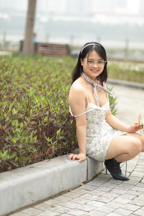 pretty asian nudes image