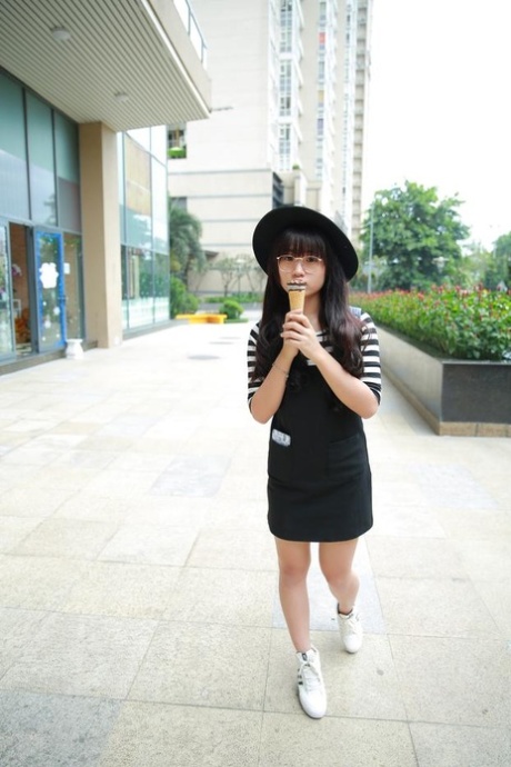 amateur petite pretty galleries