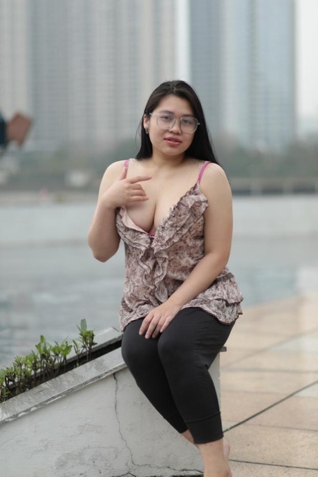 curvy asian free xxx photo