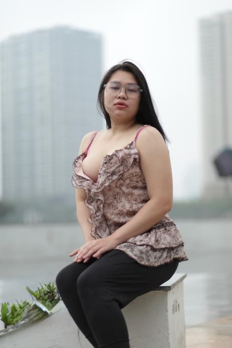 裸露上身的青少年 色情 檔案