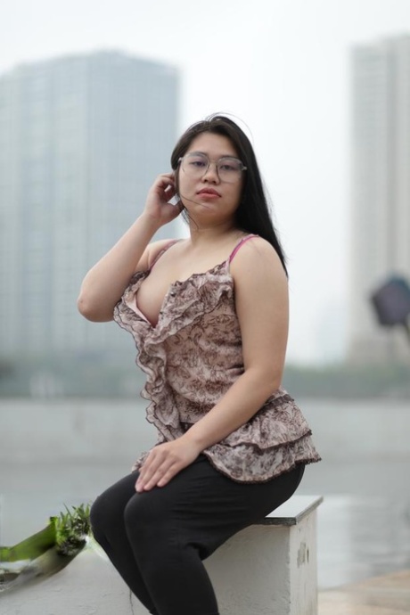大胸骑乘 色情 畫廊
