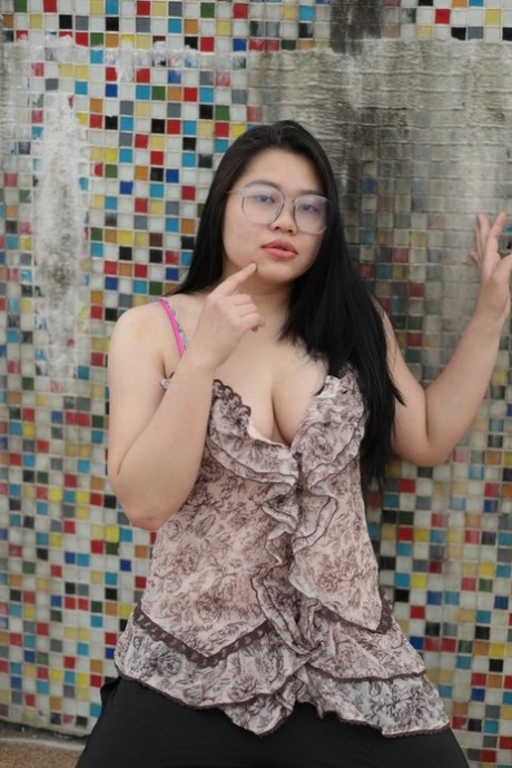 ぽっちゃりアジア人 無料ヌード 写真