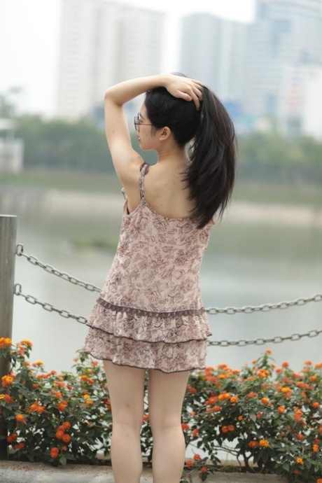 亚洲眼镜 自由裸體 圖片