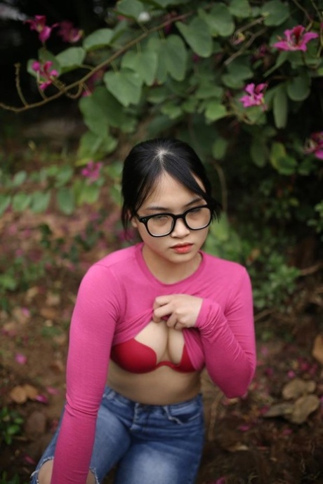 adolescente magra com peitos enormes nus eróticos coleção