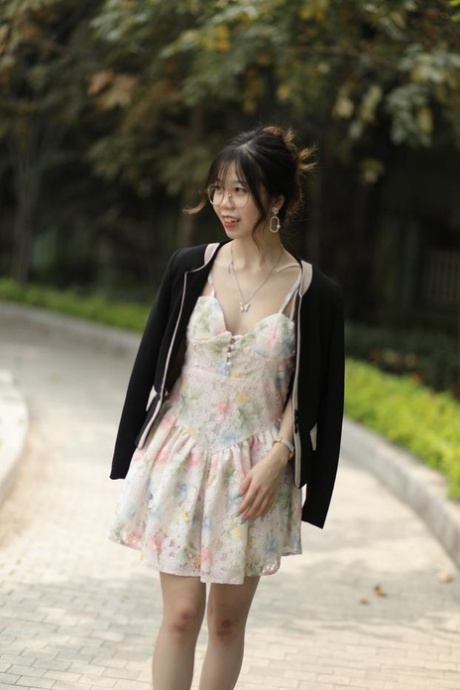 asian outdoor porno picture