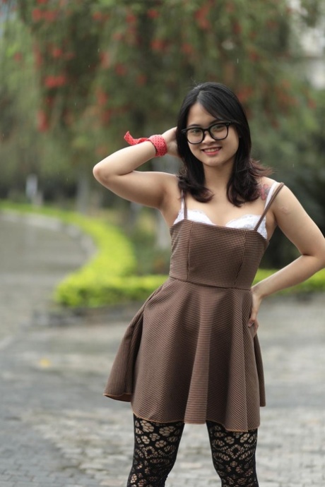 nerdy glasses sexy nude pic
