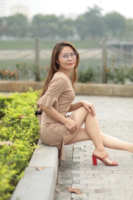 亚洲眼镜 美麗的xxx 圖片